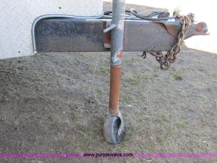 image for item A8524 2001 Knight cargo trailer