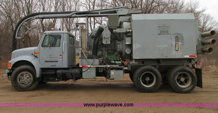 image for item E5030 1990 International 4900 vacuum truck