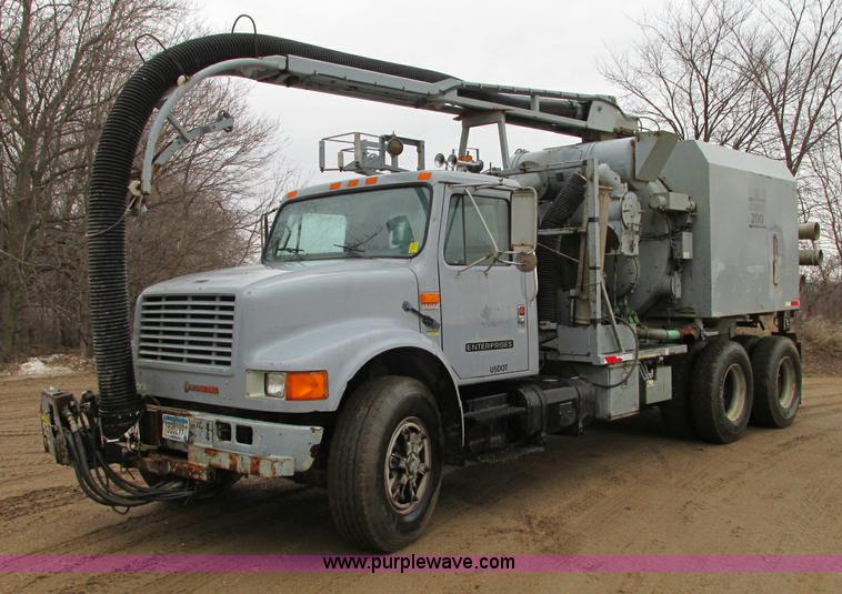 image for item E5030 1990 International 4900 vacuum truck