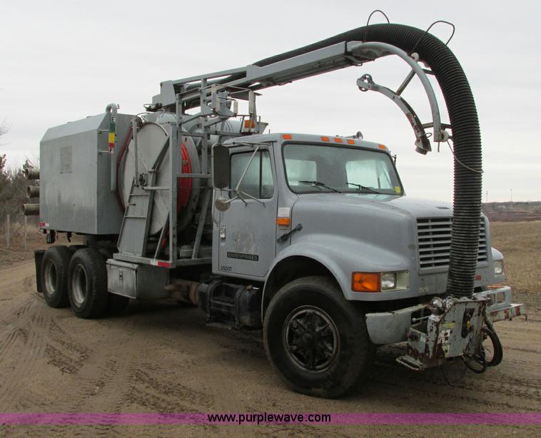 image for item E5030 1990 International 4900 vacuum truck