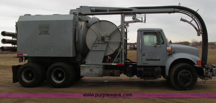 image for item E5030 1990 International 4900 vacuum truck