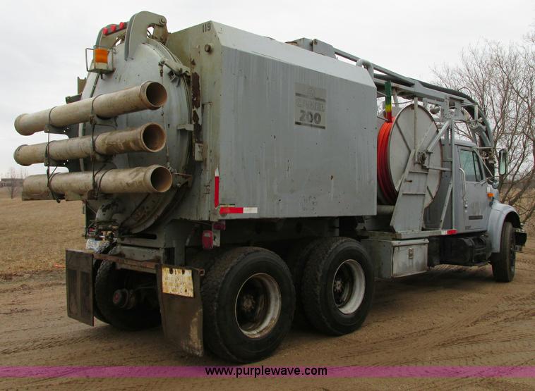 image for item E5030 1990 International 4900 vacuum truck