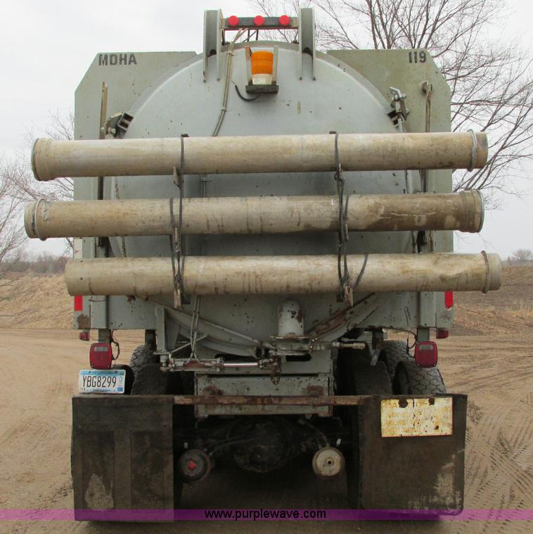 image for item E5030 1990 International 4900 vacuum truck