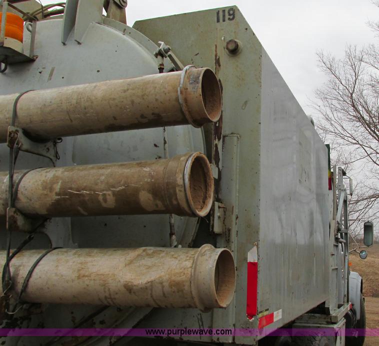 image for item E5030 1990 International 4900 vacuum truck