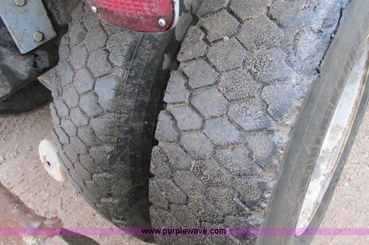 image for item E5030 1990 International 4900 vacuum truck