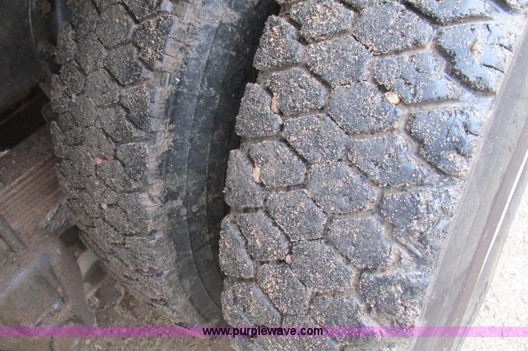 image for item E5030 1990 International 4900 vacuum truck