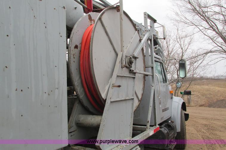 image for item E5030 1990 International 4900 vacuum truck