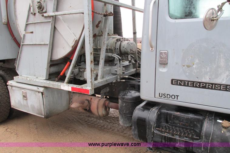image for item E5030 1990 International 4900 vacuum truck