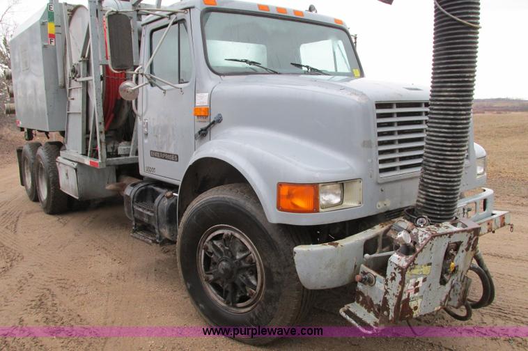 image for item E5030 1990 International 4900 vacuum truck