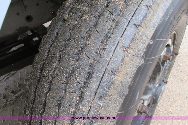 image for item E5030 1990 International 4900 vacuum truck