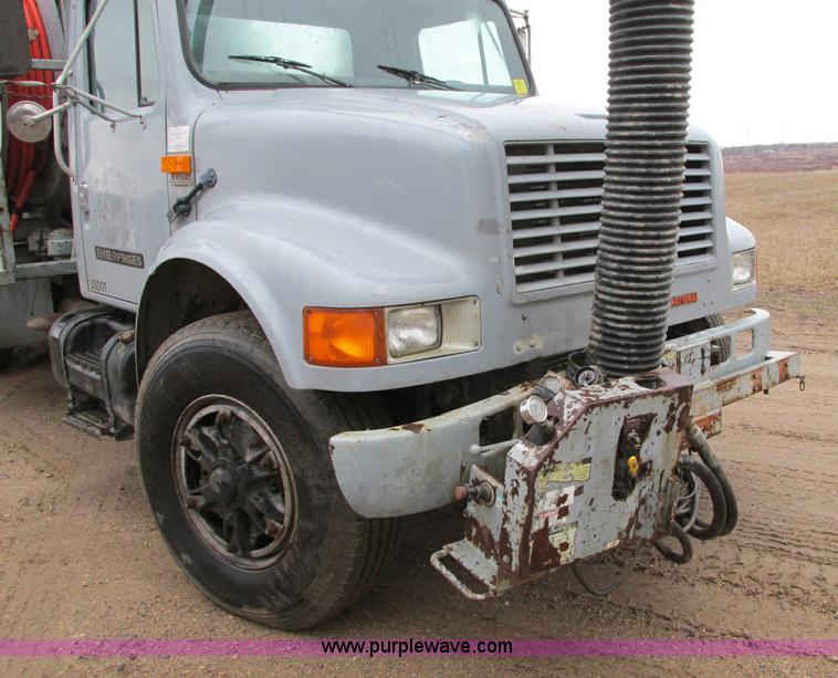 image for item E5030 1990 International 4900 vacuum truck