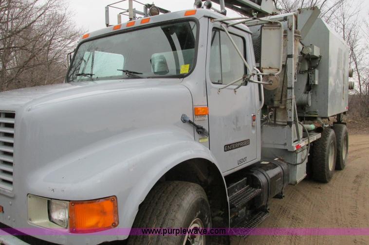 image for item E5030 1990 International 4900 vacuum truck