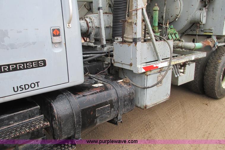 image for item E5030 1990 International 4900 vacuum truck