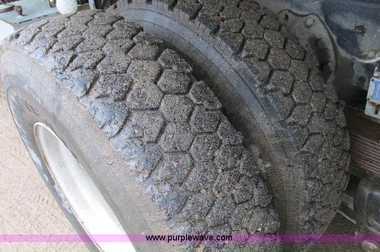 image for item E5030 1990 International 4900 vacuum truck