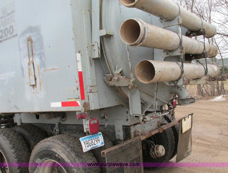 image for item E5030 1990 International 4900 vacuum truck