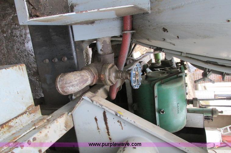 image for item E5030 1990 International 4900 vacuum truck