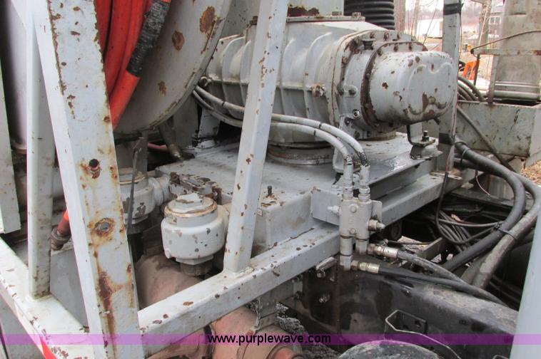 image for item E5030 1990 International 4900 vacuum truck