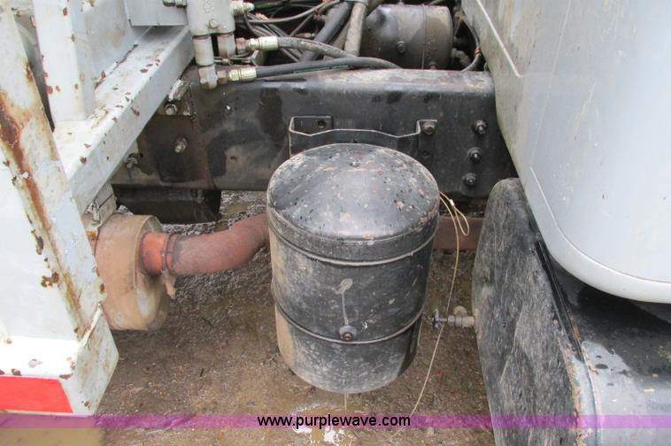 image for item E5030 1990 International 4900 vacuum truck