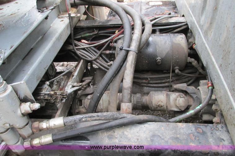 image for item E5030 1990 International 4900 vacuum truck