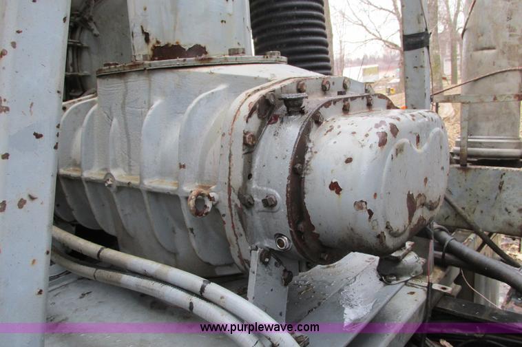 image for item E5030 1990 International 4900 vacuum truck
