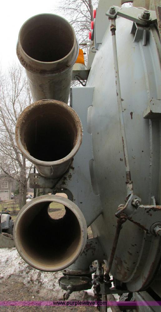 image for item E5030 1990 International 4900 vacuum truck