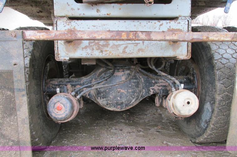 image for item E5030 1990 International 4900 vacuum truck