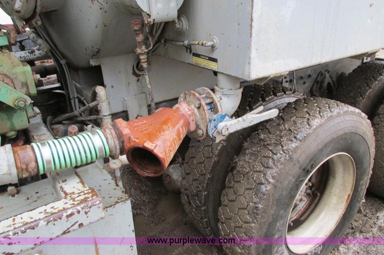 image for item E5030 1990 International 4900 vacuum truck