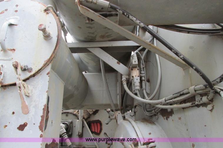 image for item E5030 1990 International 4900 vacuum truck