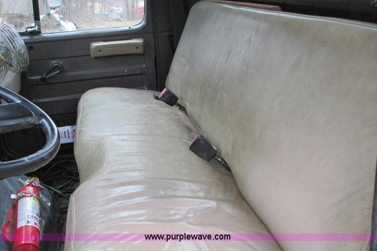 image for item E5030 1990 International 4900 vacuum truck