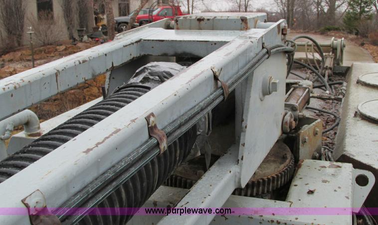 image for item E5030 1990 International 4900 vacuum truck