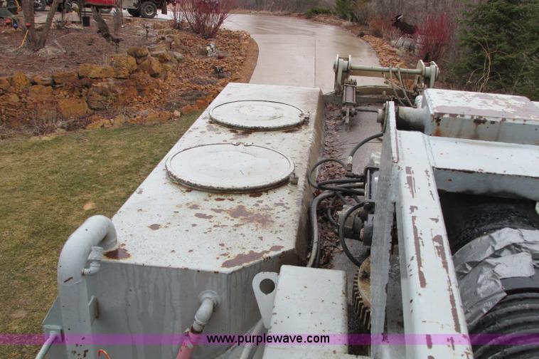 image for item E5030 1990 International 4900 vacuum truck