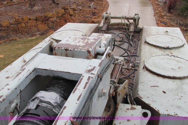 image for item E5030 1990 International 4900 vacuum truck