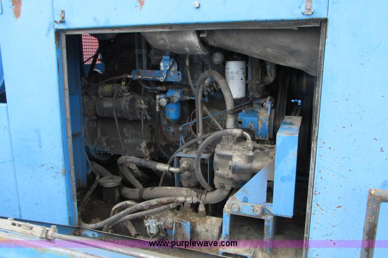 image for item E5042 2000 Terex Pegson 428 Trakpaction impact crusher