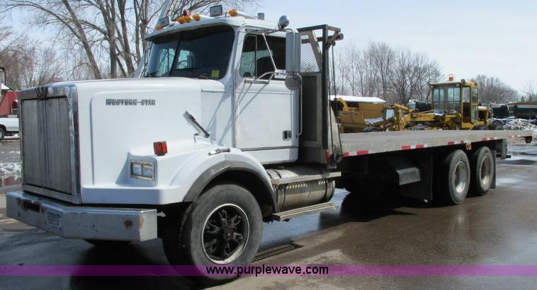 image for item E5046 1991 Western Star 4800 flatbed truck