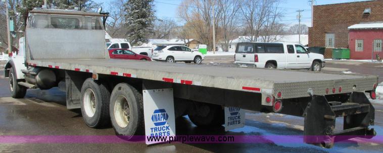image for item E5046 1991 Western Star 4800 flatbed truck