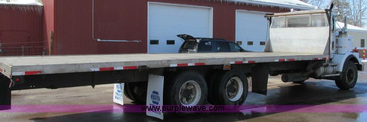 image for item E5046 1991 Western Star 4800 flatbed truck