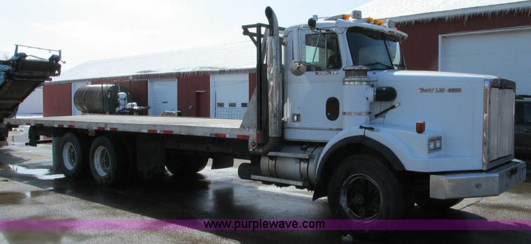 image for item E5046 1991 Western Star 4800 flatbed truck
