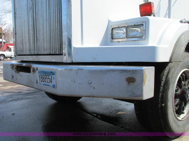 image for item E5046 1991 Western Star 4800 flatbed truck