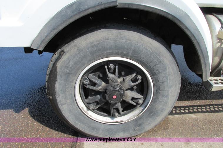 image for item E5046 1991 Western Star 4800 flatbed truck