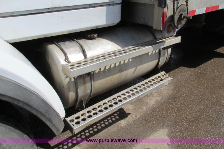 image for item E5046 1991 Western Star 4800 flatbed truck