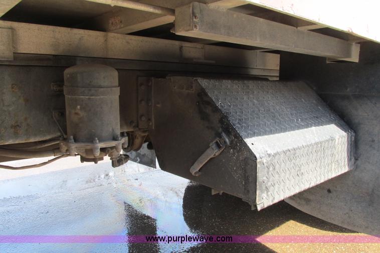 image for item E5046 1991 Western Star 4800 flatbed truck