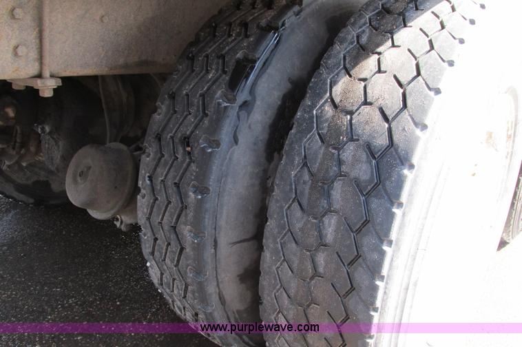 image for item E5046 1991 Western Star 4800 flatbed truck