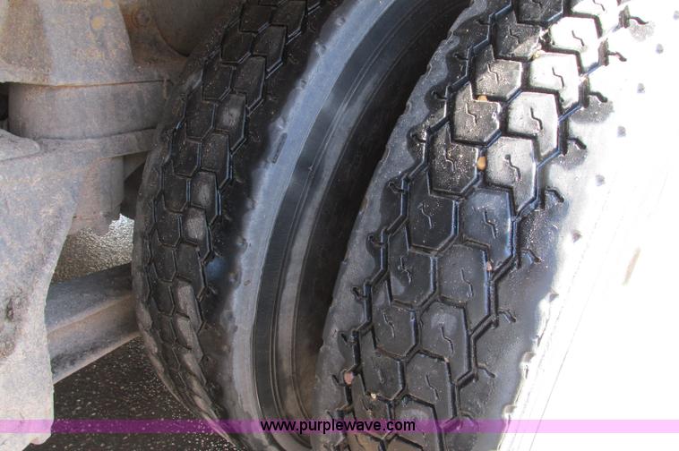 image for item E5046 1991 Western Star 4800 flatbed truck