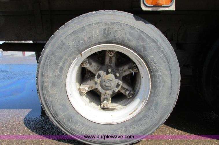 image for item E5046 1991 Western Star 4800 flatbed truck