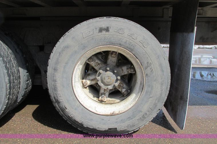 image for item E5046 1991 Western Star 4800 flatbed truck