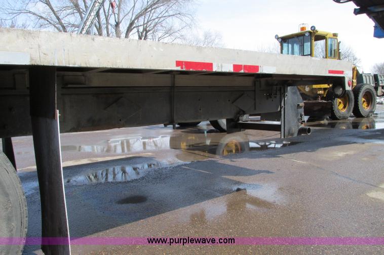 image for item E5046 1991 Western Star 4800 flatbed truck