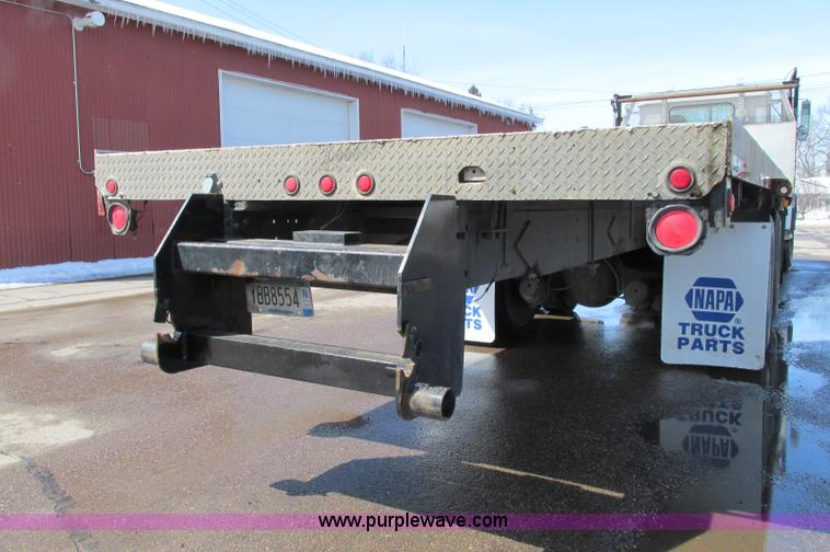 image for item E5046 1991 Western Star 4800 flatbed truck