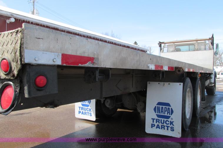 image for item E5046 1991 Western Star 4800 flatbed truck