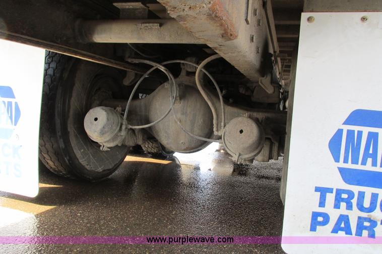 image for item E5046 1991 Western Star 4800 flatbed truck