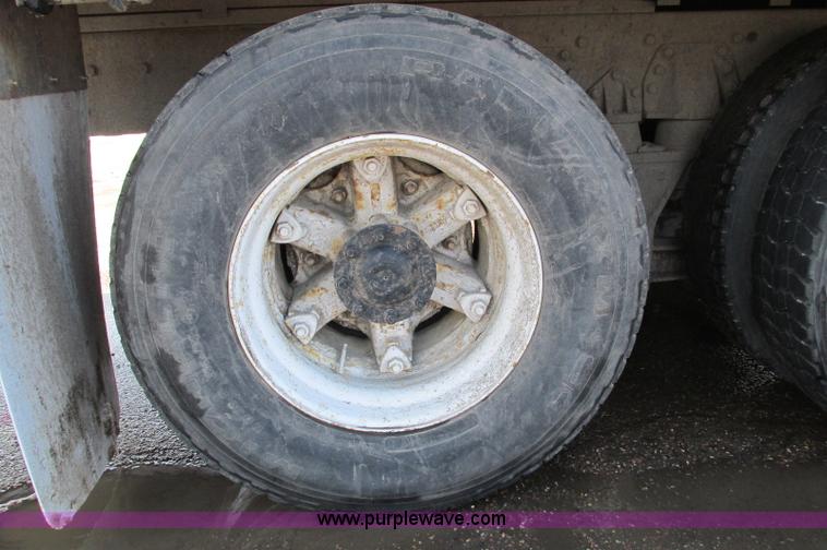 image for item E5046 1991 Western Star 4800 flatbed truck